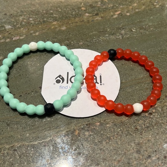 2 Lokai bracelets - Picture 2 of 2